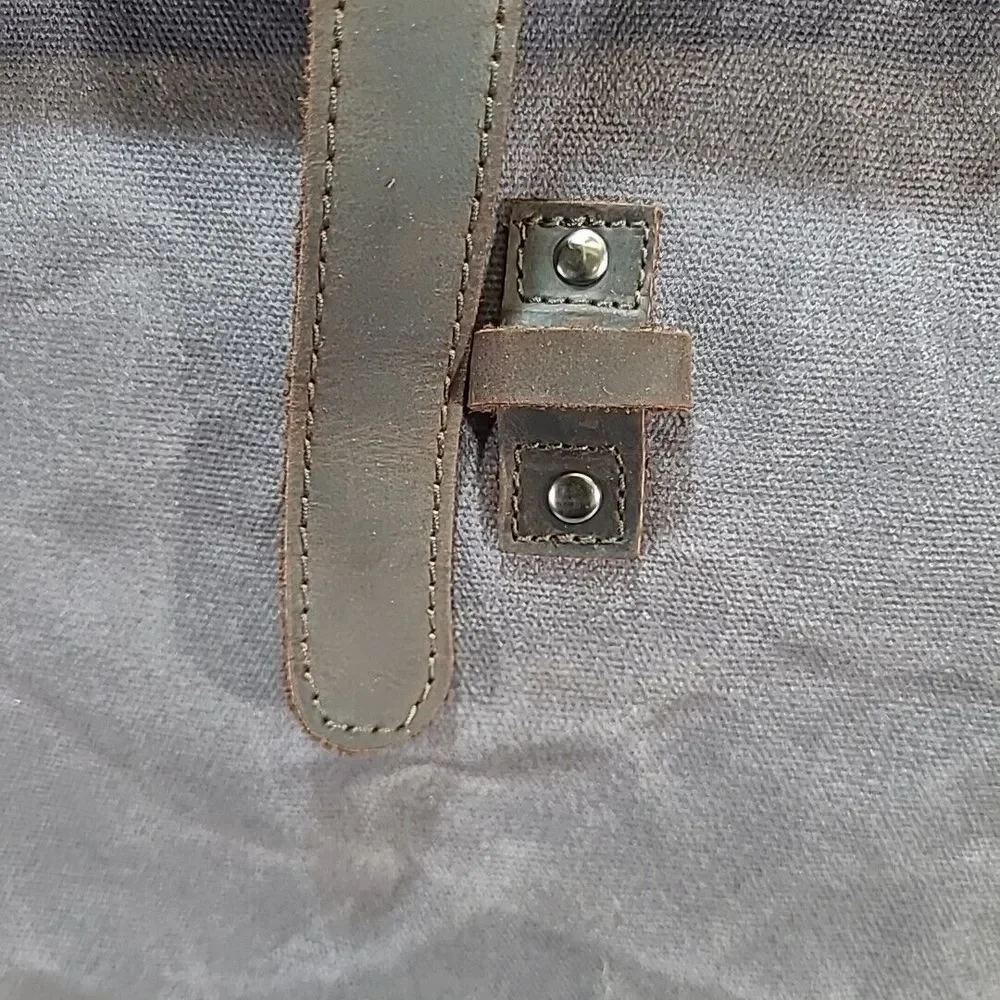 Dungeons & Dragons‎ / Magic The Gather Gray /Brown Leather Waxed Canvas Backpack